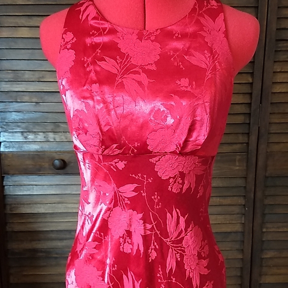 Red Formal - Picture 5 of 9